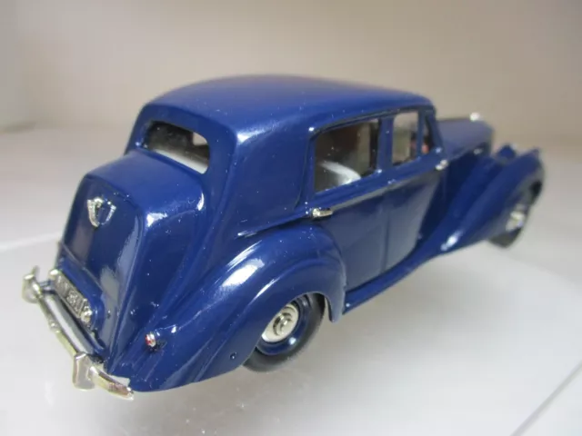 Lansdowne 1/43 Bentley Mk IV 4-Door Saloon 1951 Midnight Blue LDM64a 3