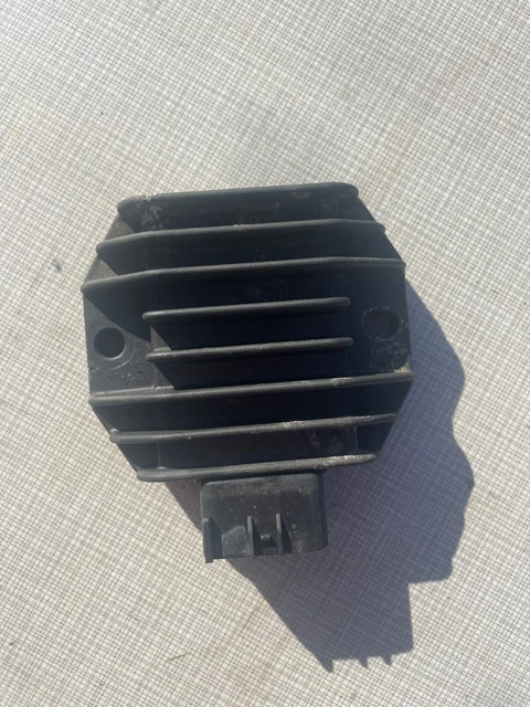 REDRESSEUR REGULATEUR DE COURANT pour df 50 cv suzuki 4 tps