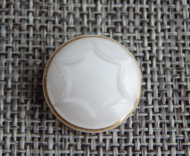 Antique Vtg "Dug" Button Design in Glass "Dig"~Aprx: 11/16"~#335-C