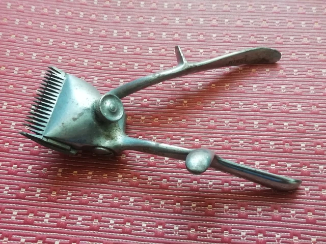 Tondeuse De Coiffeur Vintage Manuelle N°41 - Pour Cheveux Et Barbe Complète - Marque 'Le Coiffeur'