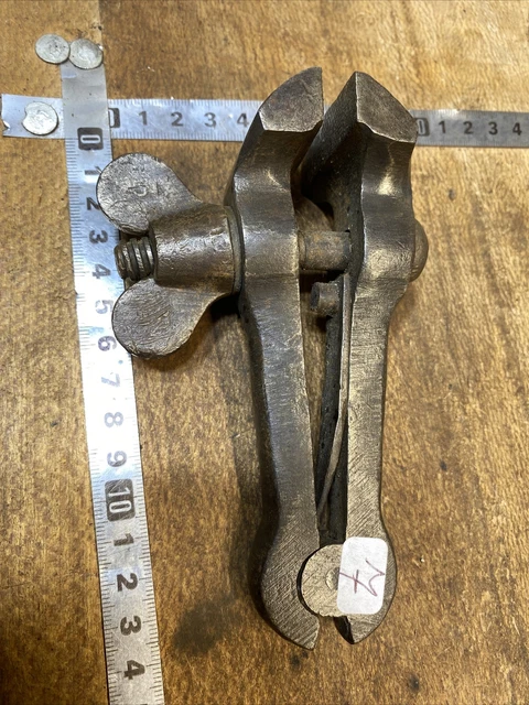 Étau Ancien Sur Pied - Pièce D'occasion Fonctionnelle - Outil D'atelier Vintage