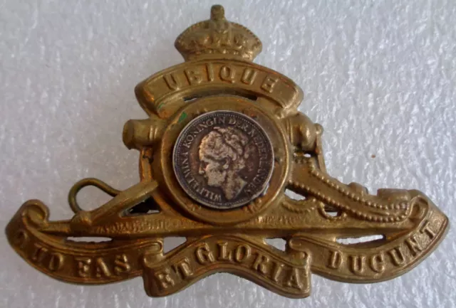 WW1/WW2 Royal Artillery Brass Cap Badge - Trench Art French Coin to Centre - KC 2