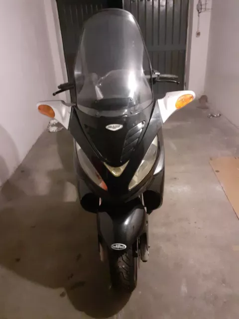 Vendo scooter Malaguti Madison 250 S.in ottimo stato. Da vedere!!