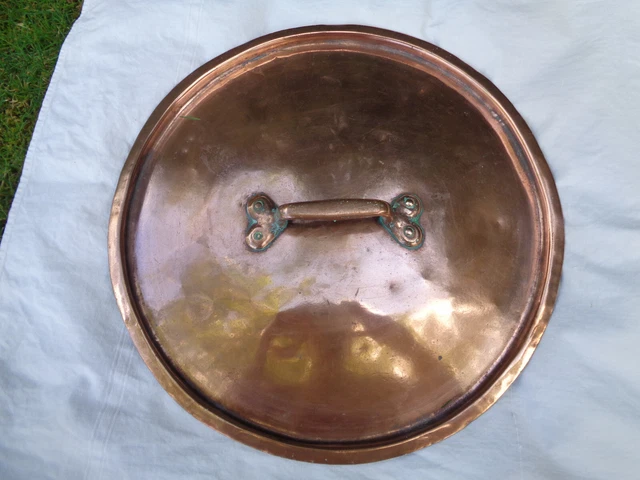 Ancienne aiguière du Moyen-Orient du 19ème siècle en cuivre teinté - En vente su