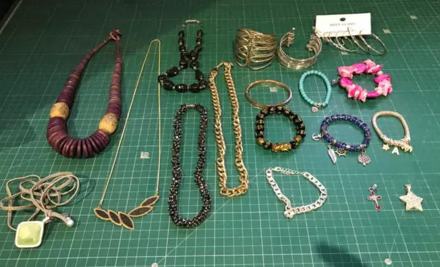 Costume Jewellery Job Lot x 20 Assorted Items Good Condition M2058