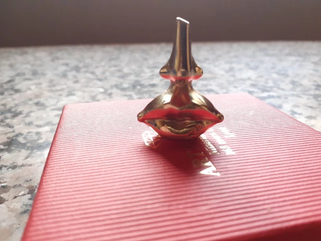 Belle broche vintage joaillerie satinée dorée signée C - France