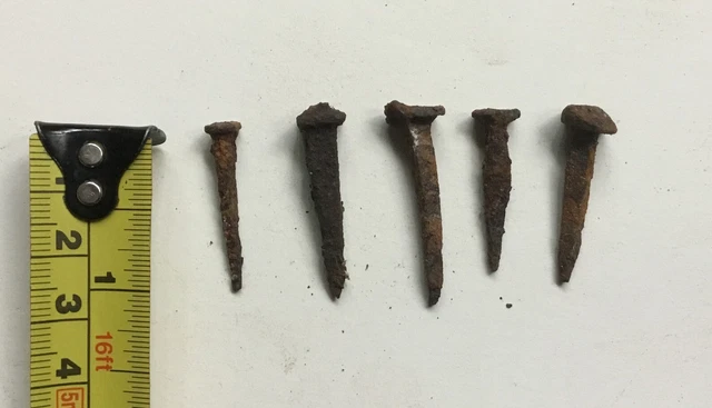 5x Antique Vintage Rusty Nails. Approx 1” Long.