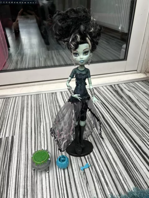 Monster High Frankie Stein Doll Ghouls Rule Doll With Accessories