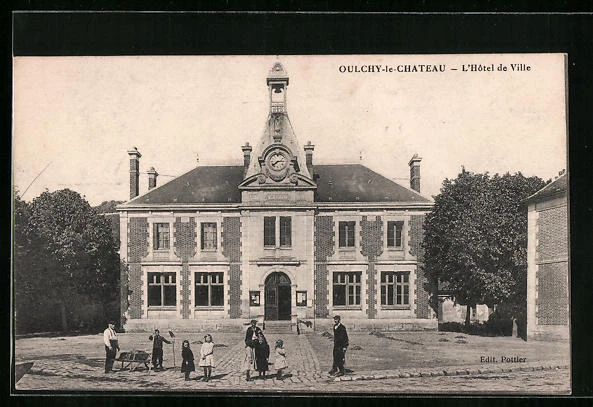 CPA Oulchy-le-Chateau, L´Hotel de Ville