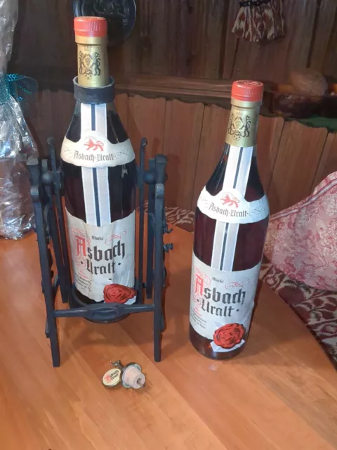 2x Asbach Uralt 3 liter magnum mit 1x Ständer und Verschluss