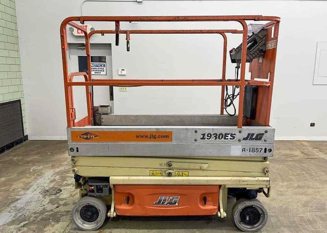 JLG 19 FT Electric Scissor lift #4444