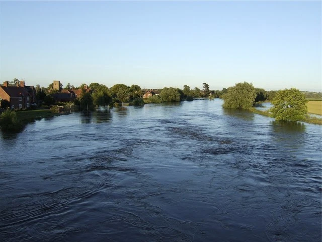 Photo 6x4 The Trent in Flood at Swarkestone June 2007 was unseasonably we c2007