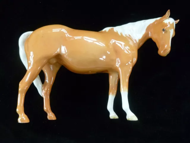 BESWICK PALOMINO  HORSE looking down right. model 1812.  GLOSS.  exc.