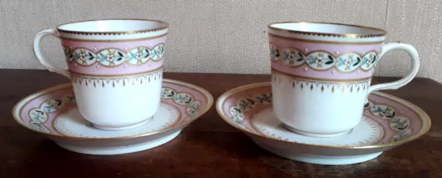 2 Tasses et soucoupes Porcelaine fine de Limoges D&T. décor rose doré. TBE.
