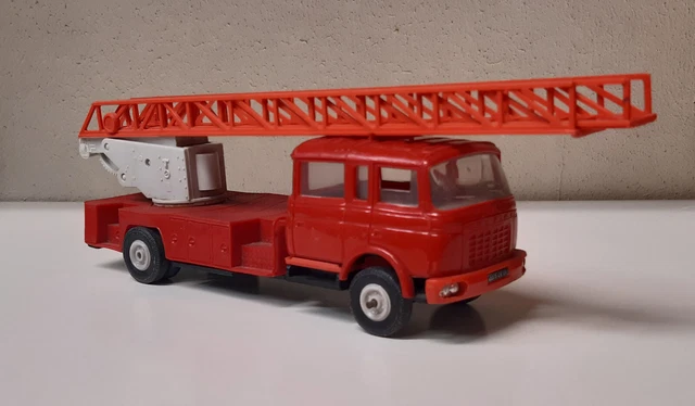 Ancien Camion Berliet Gak en Fer / Plastique Pompier Grande échelle MONT BLANC