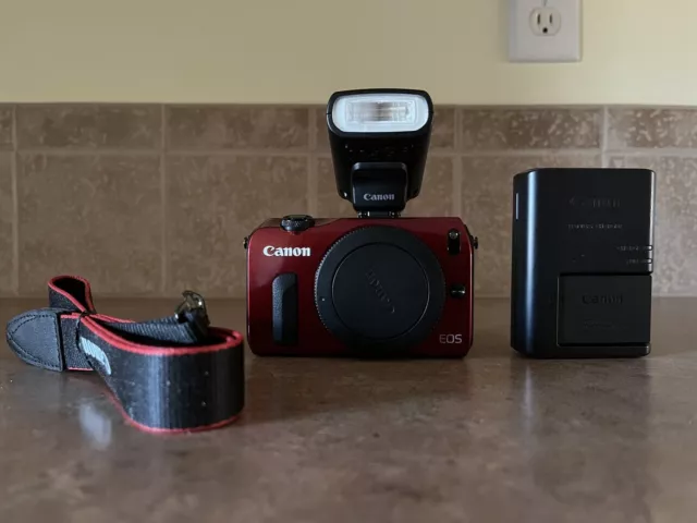 Canon EOS M 18.0MP Mirrorless Camera (NEAR MINT)