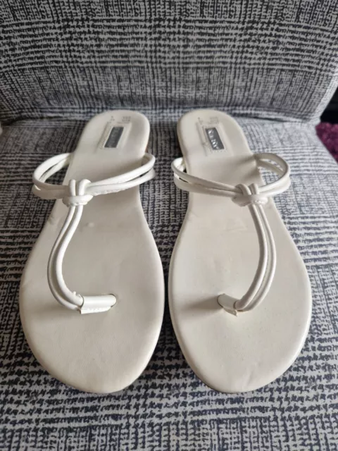 Charles Albert NY Women's Size 7 Strappy Faux Leather Flip Flop Sandals  White