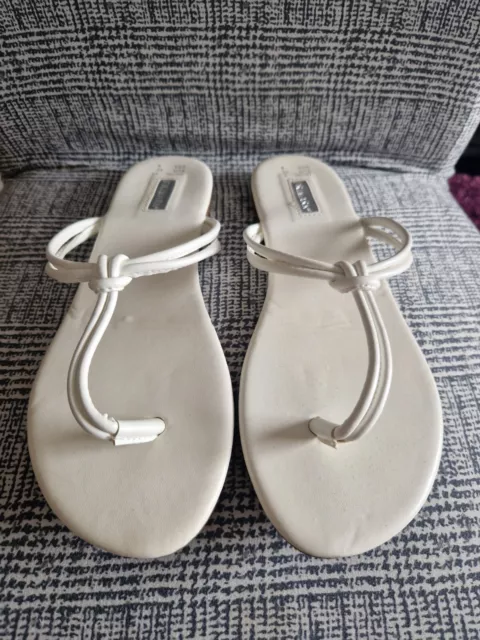 SANDALS. PRIMARK WHITE Faux Leather Flat Strappy Toe Post Size
