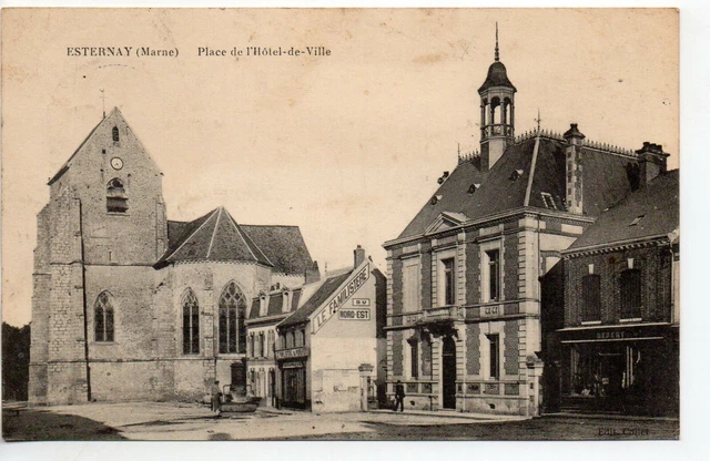 ESTERNAY - Marne - CPA 51 - la place de l' Hotel de ville - le Familistere