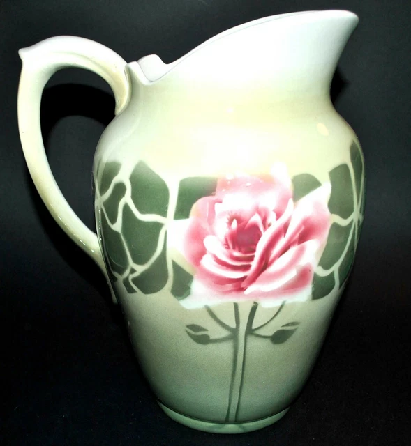 Pichet Broc ART DECO en faïence vert céladon - décor de rose au pochoir 1920-30