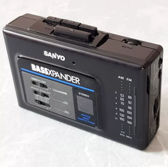 Vintage SANYO M GR79 Personal FM/AM Radio Cassette Player. BASSXPANDER