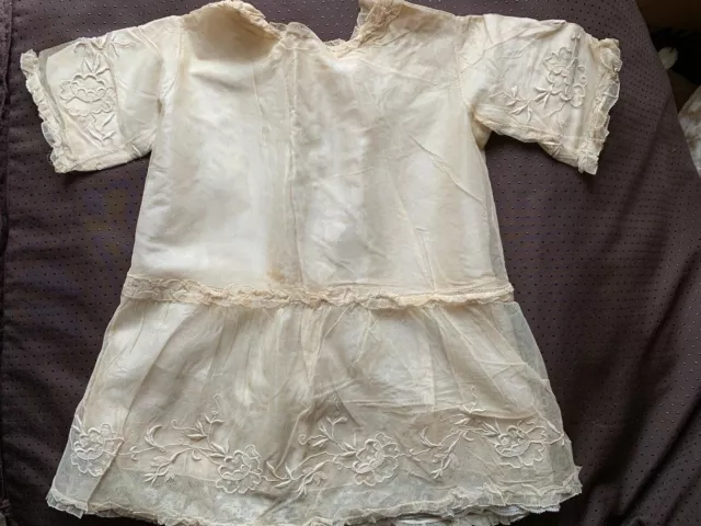 Adorabile Antico Edwardian Handmade Bambino Abito -tulle Pizzo Balze Ricamato