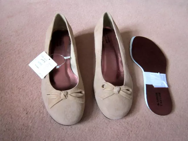 The sales shoe tailor