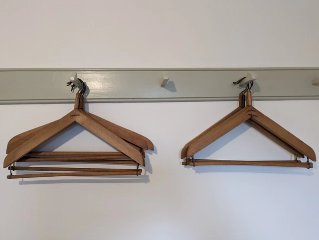 Abiti/appendicappotti vintage in legno~x9~esposizione negozio~legno massello~lotto di lavoro~sarti~