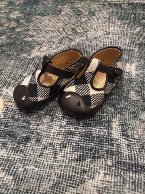 Burberry Infant Black and White Checkered Sandal Shoes (Size: 19/ 9-12 Months)