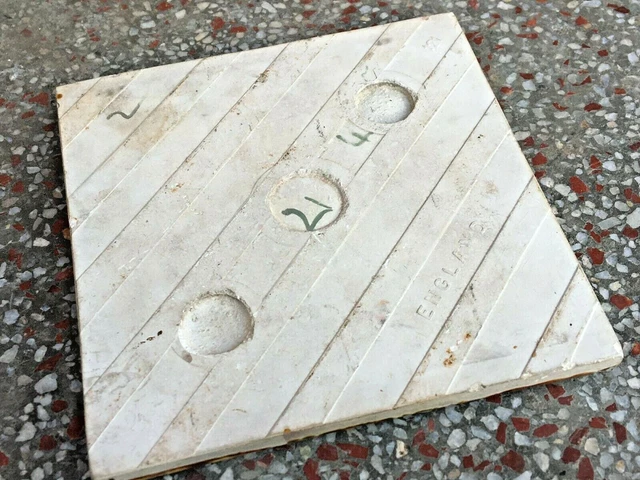 Ancien Vintage 4 PC Très Rare Fleur en Relief Fin Céramique Carreaux Angleterre 8