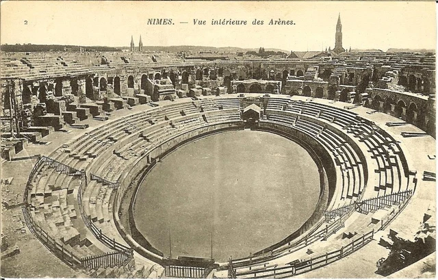 Nîmes - CPA 30 NIMES LES ARENES VUE EXTERIEURE