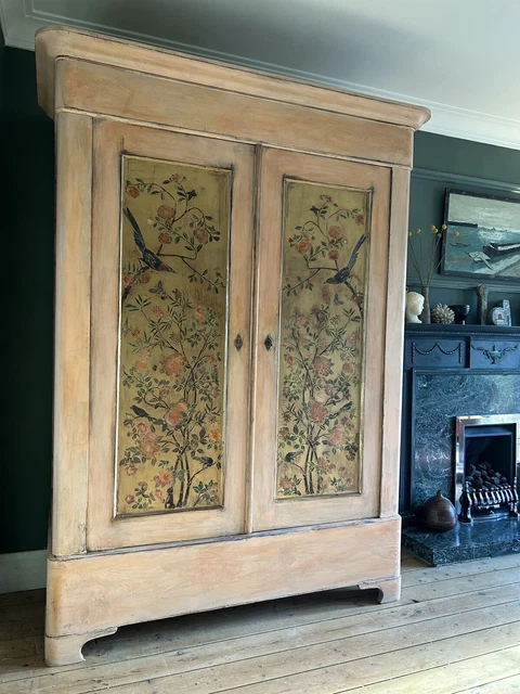 Vintage Painted Pine Armoire / Wardrobe With Inlaid Chinoiserie 3