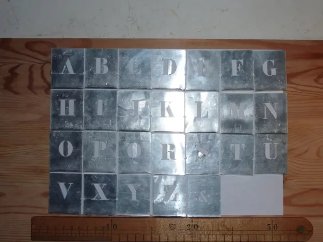 Pochoirs anciens en aluminium / lettres de l'alphabet /outil-peinture-décoration