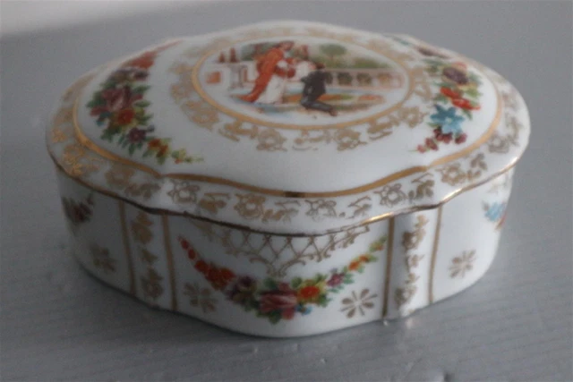 Vieille Boîte En Porcelaine Ancienne - Pour Ranger Bijoux Ou Petits Trésors - Déco Vintage