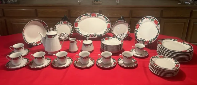 Tienshan Deck the Halls 45 Piece Estate Set Christmas China