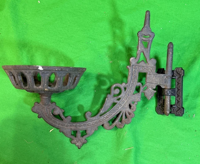 VINTAGE CAST IRON Wall Mount Kerosene Oil Lamp Candle Holder W/ Bracket