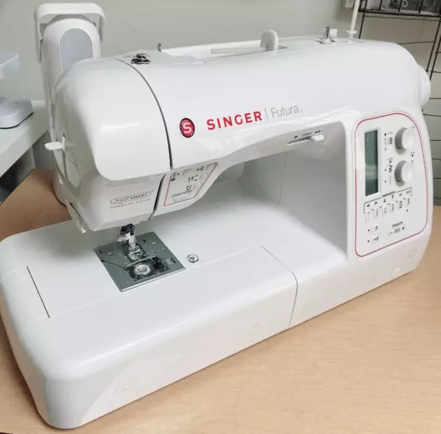 Máquina de coser, acolchado y bordado SINGER FUTURA XL-580 incluye software