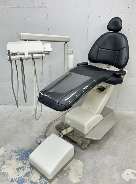 Adec 1040 Dental Patient Exam Chair W/ Adec 2122 Radius Doctors Delivery Unit Adec 1040 Dental Patient Exam Chair W/ Adec 2122 Radius Doctors Delivery Unit