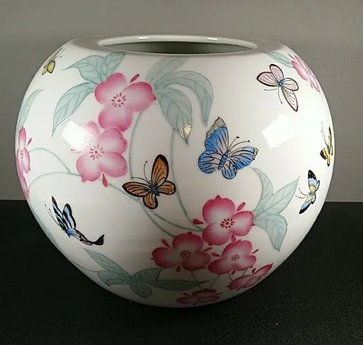 Oriental Vase Large Pot Butterflies 20th Century 20cm tall 27cm wide