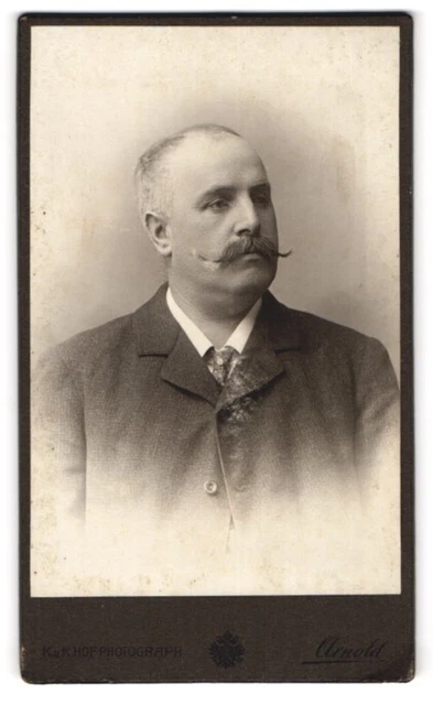 Fotografie Arnold, Innsbruck, Müllerstr. 6, Stattlicher Herr im Anzug mit Schna