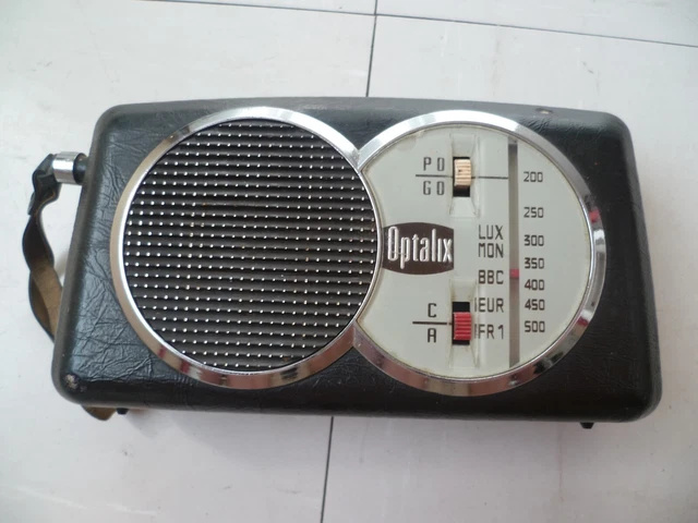 Vintage General Electric Transistor Radio, Model P-910J, A