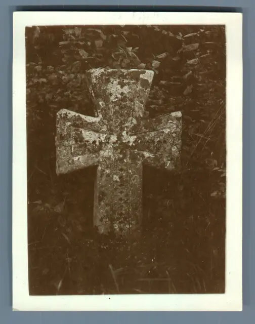 France, Nesles la Vallée (Val d&#039;Oise), Vintage Silver Prin Stone Cross
