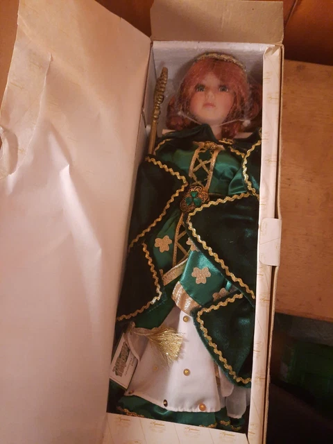 Heritage Signature Collection Shannon Doll Original Box COA Authenticity 92034