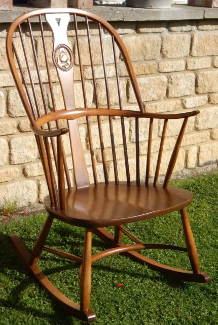 ERCOL CHAIRMAKERS ROCKING CHAIR SWAN CARVING CRINOLINE STRETCHER  type 949 in GD