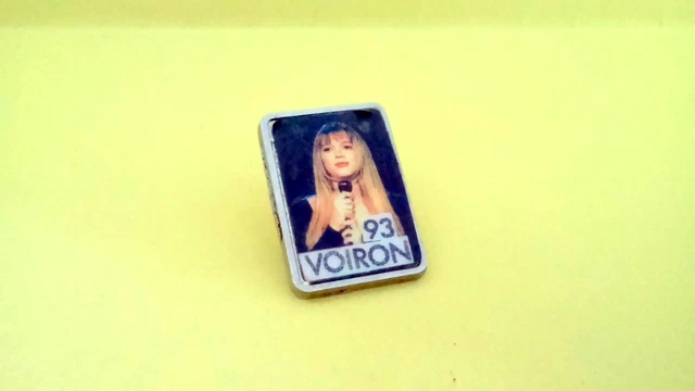 Ancien Pin's Broche En Forme De Guitare - Plaqué Or, Vintage