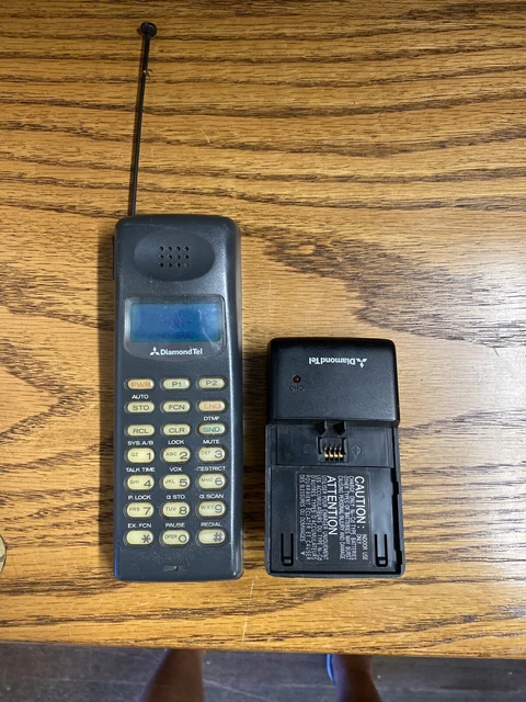 MITSUBISHI-DiamondTel-Diamond-Tel-MT-796F0R6A-vintage-car-phone.webp