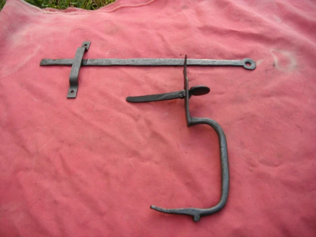 ANCIENNE POIGNÉE DE porte a bascule en fer forgé du XVIIIème complète
