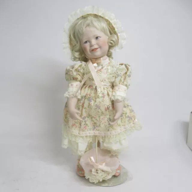 Elizabeth Porcelain Doll By Jeanne Singer Danbury Mint Boxed with Certificate