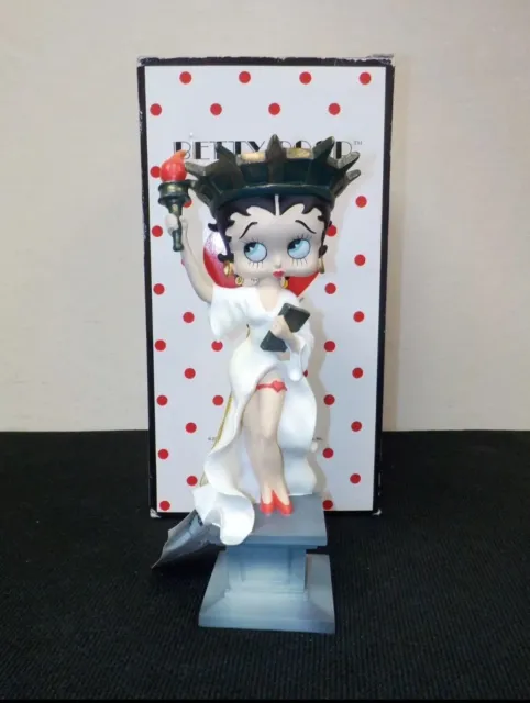 betty boop statue of liberty