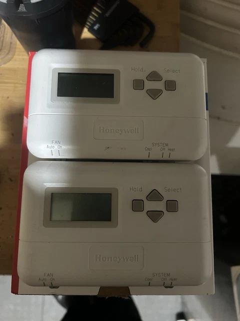 HONEYWELL TRADELINE PROGRAMMABLE Thermostat T8000C 2 Pack $54.93